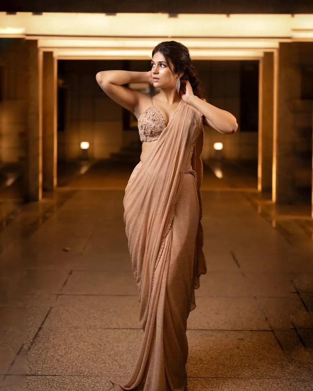 Beautiful Indian Actress Shraddha Das in Pink Saree